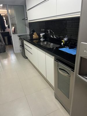 Image 21 - 927593