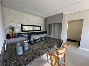 Image 10 - 927595