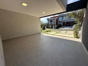 Image 31 - 927595