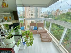 Image 10 - 927605