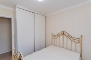 Image 19 - 927609
