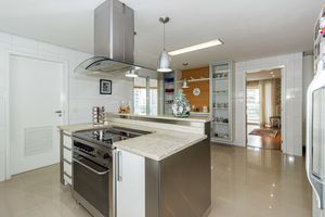 Image 15 - 927611
