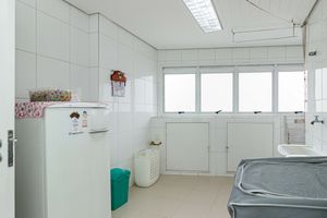 Image 65 - 927611