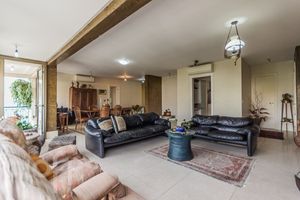 Image 5 - 927631