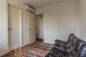Image 32 - 927631