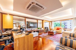 Image 21 - 927632
