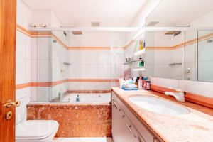 Image 35 - 927632