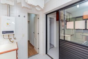 Image 32 - 927708