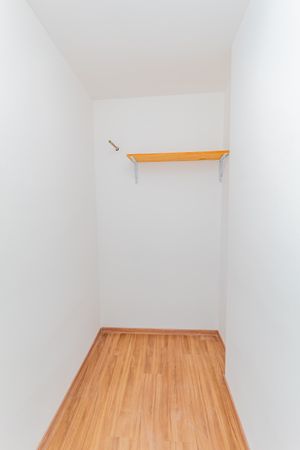 Image 37 - 927708