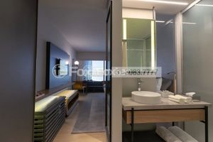 Image 1 - 927721