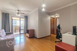 Image 21 - 927740