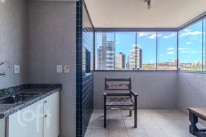 Image 3 - 927740