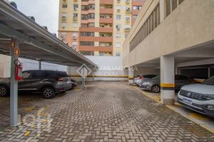 Image 21 - 927744