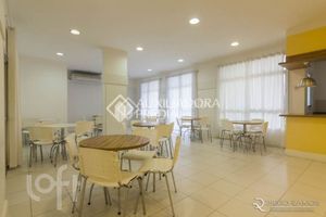 Image 44 - 927744
