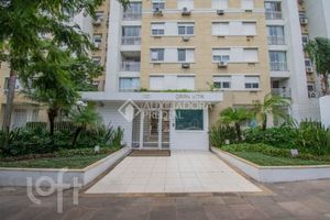 Image 24 - 927744