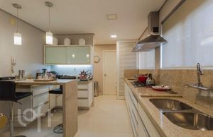 Image 12 - 927763