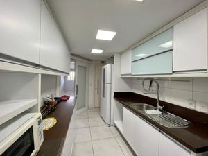 Image 6 - 927784