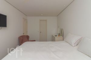Image 14 - 927800