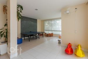 Image 37 - 927800