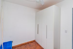 Image 11 - 927815
