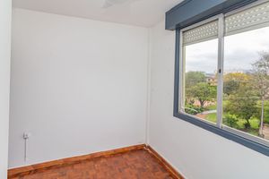 Image 13 - 927815