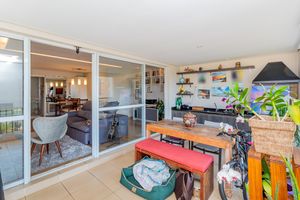 Image 4 - 927826
