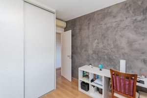 Image 19 - 927826
