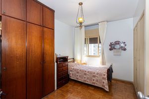 Image 19 - 927860