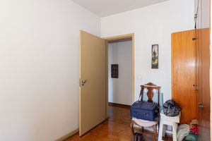 Image 17 - 927860