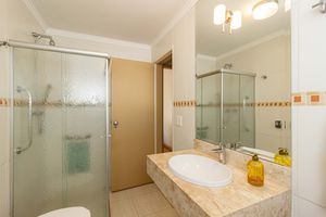 Image 9 - 927860