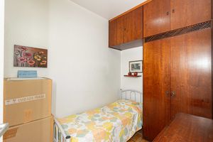 Image 30 - 927860