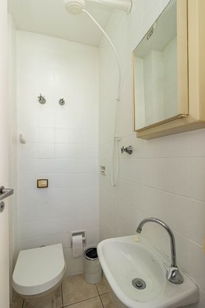 Image 31 - 927860