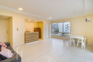 Image 11 - 927868