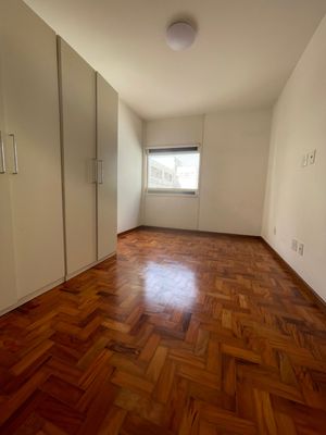 Image 20 - 927878