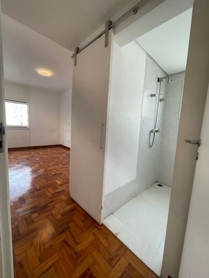 Image 22 - 927878