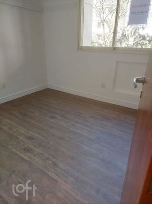 Image 32 - 928035