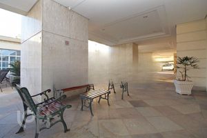 Image 11 - 928035