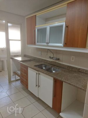Image 18 - 928035