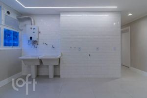 Image 44 - 928040