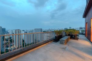 Image 9 - 928070
