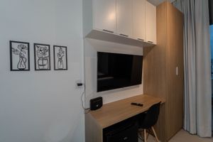 Image 4 - 928070