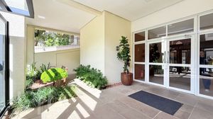 Image 19 - 928073