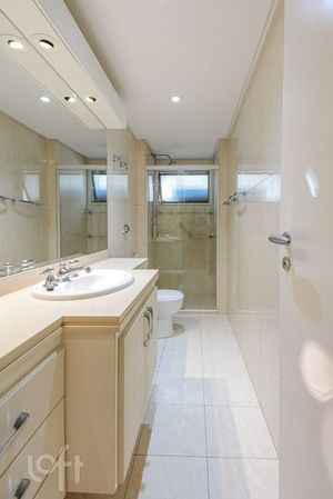 Image 31 - 928074