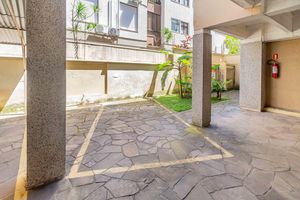 Image 15 - 928090