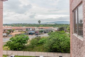 Image 17 - 928099