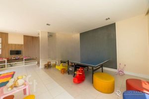 Image 39 - 928106