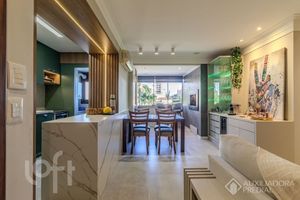 Image 3 - 928136