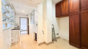 Image 31 - 928153
