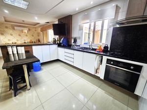 Image 29 - 928178