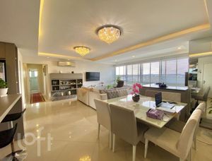 Image 14 - 928212